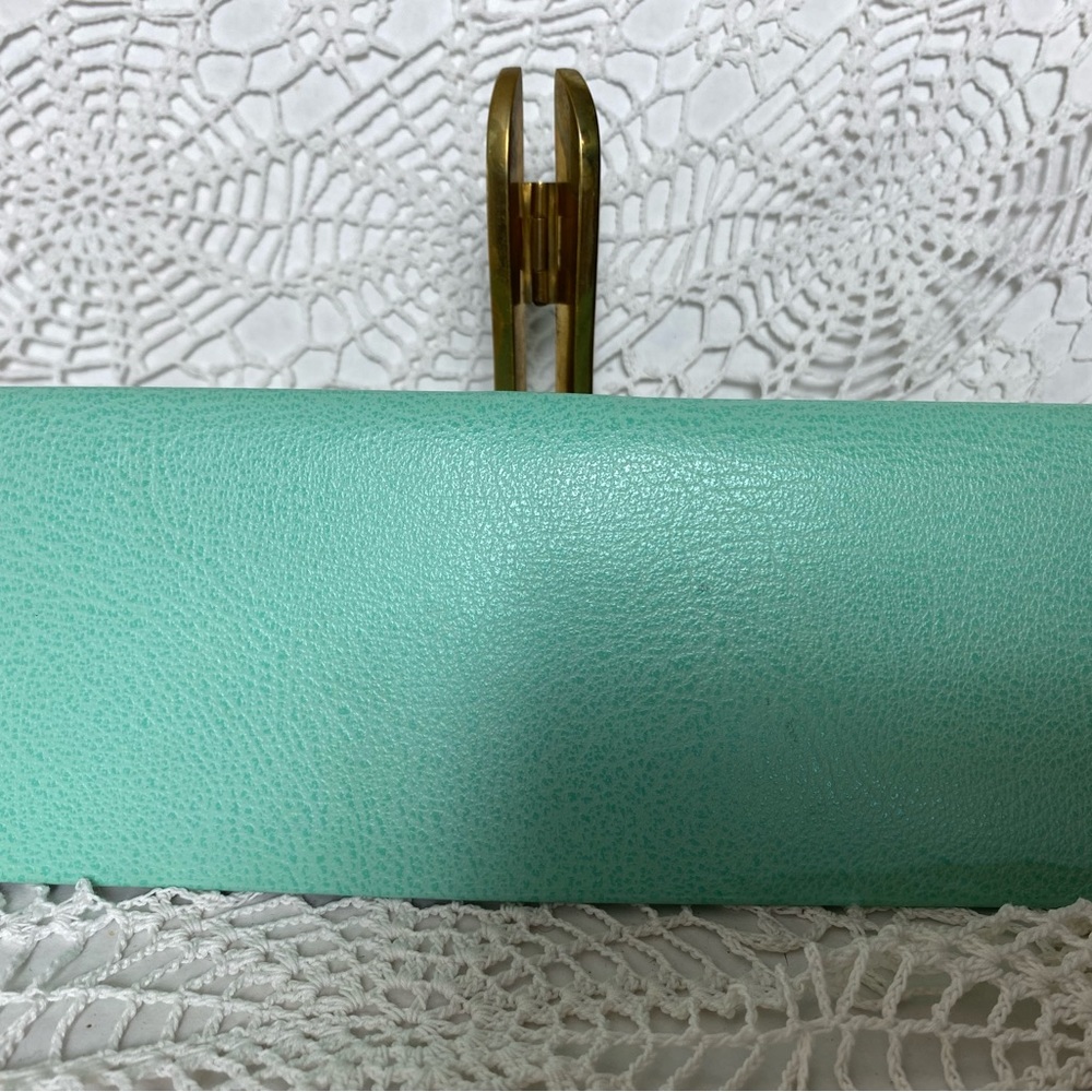 Vintage Crest Craft Leather Bifold Wallet mint green